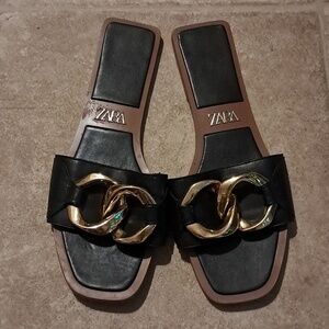 Zara Black Faux Leather Chunky Chain Flat Sandals Size 41/10-10.5